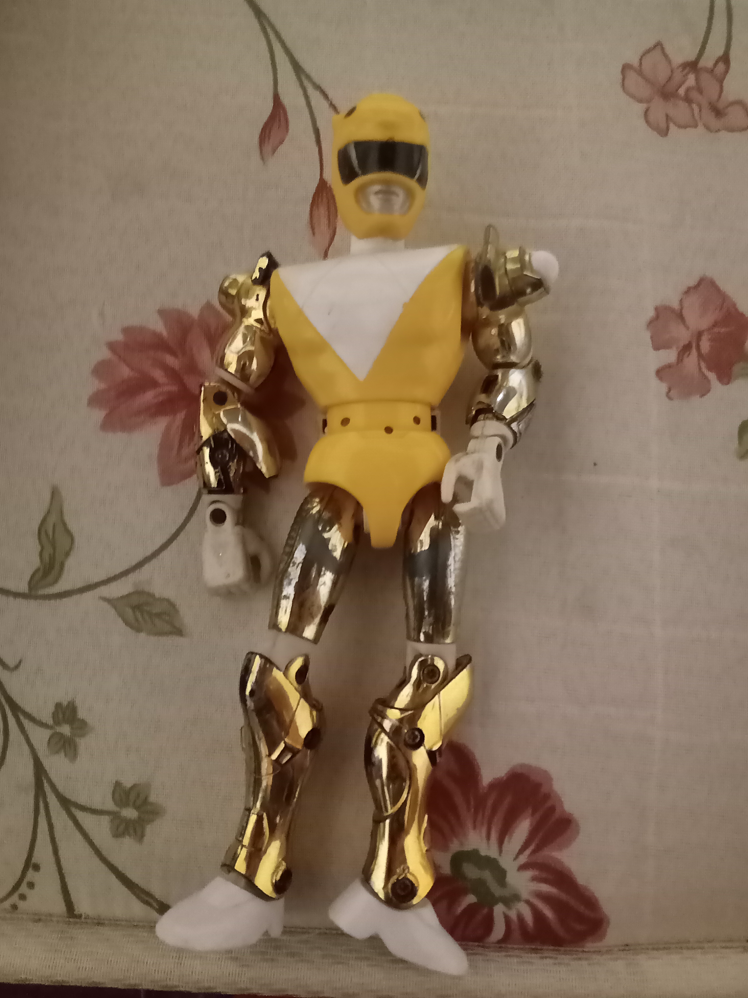 Yellow Power Rangers Hybrid figure